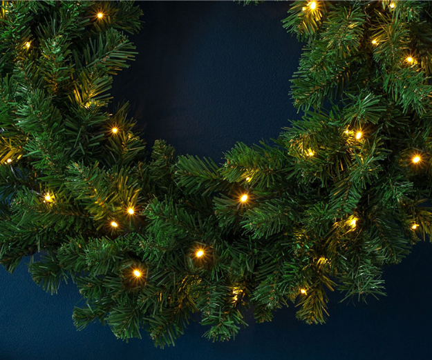 🎄 Pre-Lit Evergreen Christmas Wreath – Warm White LED Holiday Door Decor