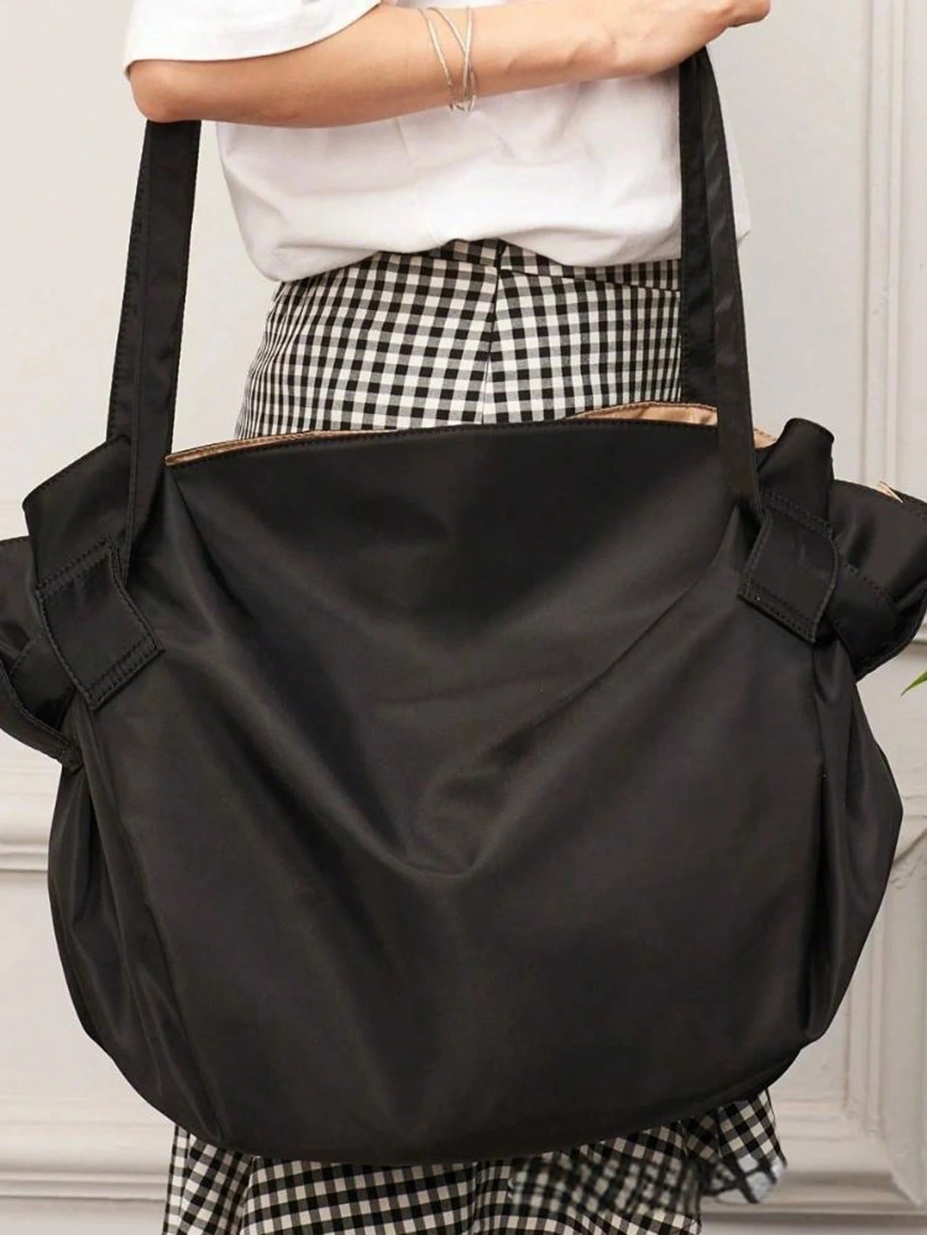 2-in-1 Convertible Tote Bag and Picnic Blanket, Water Resistant Oxford Fabric Reusable Pull-Strap Carryall